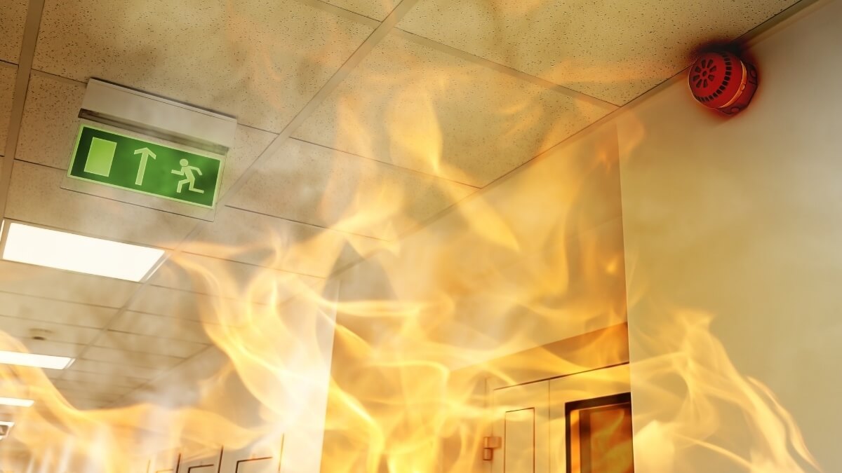 オフィスで発生しやすい火災原因と未然に防ぐための対策法